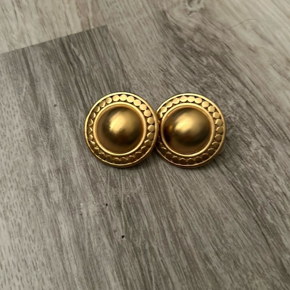 Vintage gold clip on earrings ❤️preloved